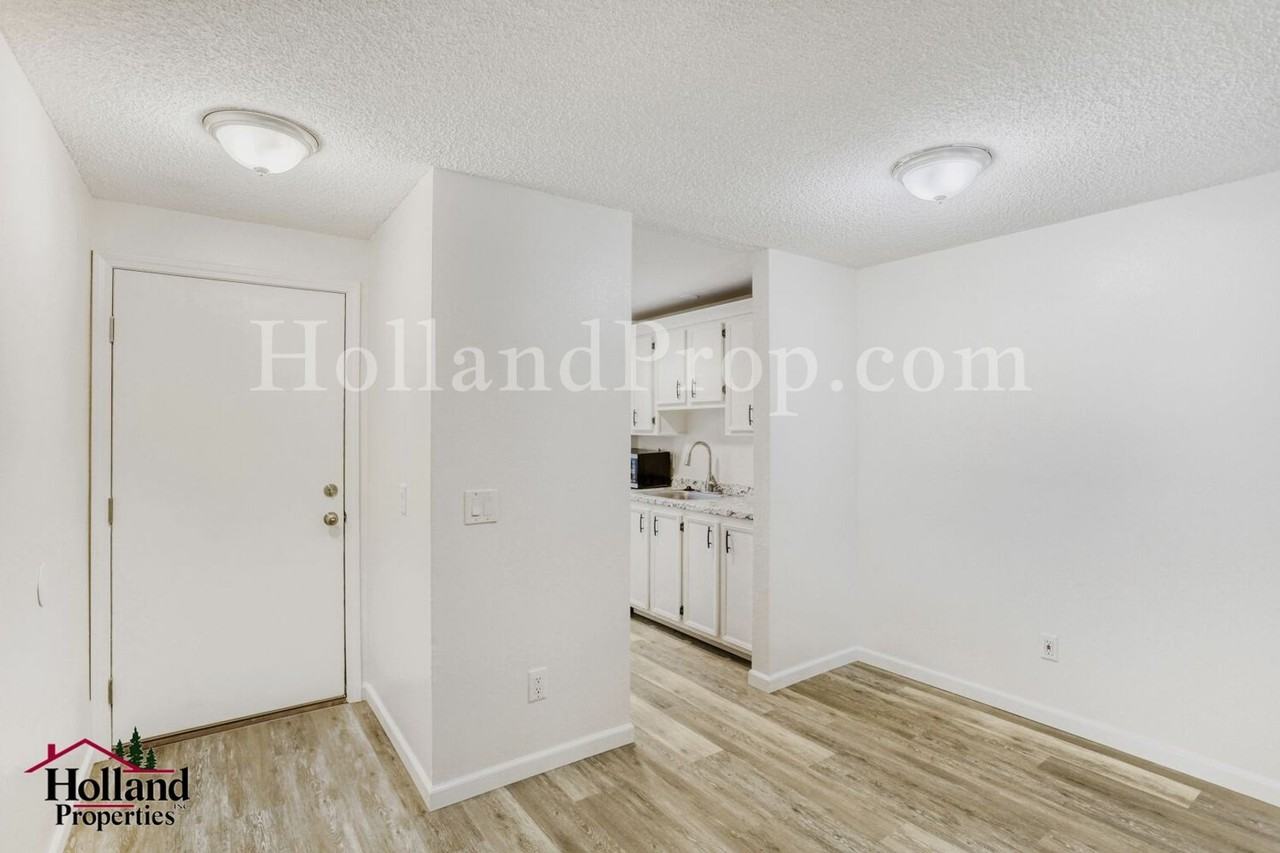 10010 Sw Hall Blvd #11 - Photo 3 of 18