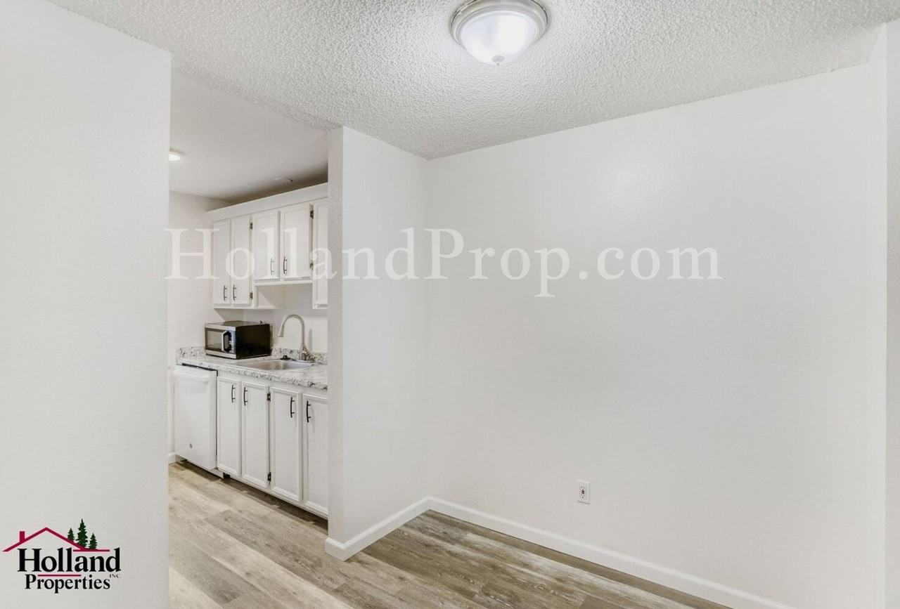 10010 Sw Hall Blvd #11 - Photo 4 of 18