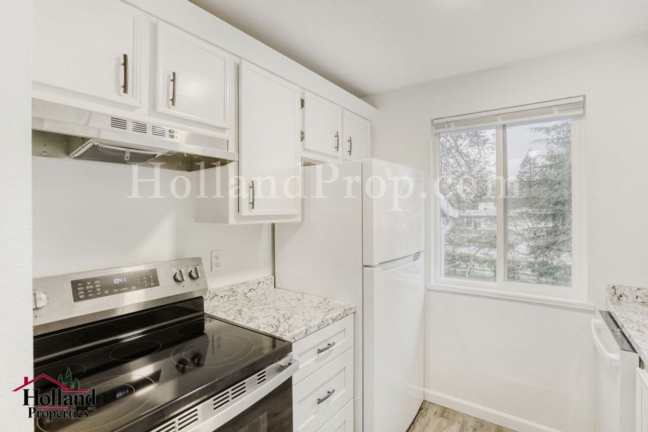 10010 Sw Hall Blvd #11 - Photo 5 of 18