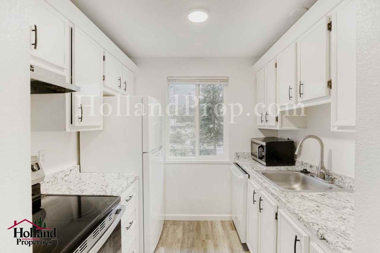 10010 Sw Hall Blvd #11 - Photo 7 of 18