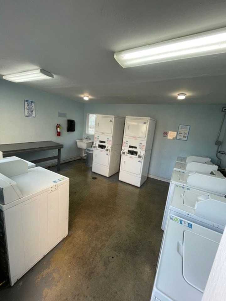 STUNNING APARTMENT! GREAT LOCATION! POOL PROPERTY - Photo 2 of 50