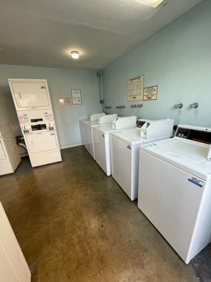 STUNNING APARTMENT! GREAT LOCATION! POOL PROPERTY - Photo 3 of 50