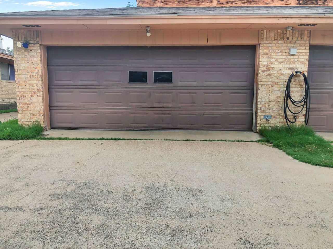 2410 Woodoak Ct - Photo 3 of 10