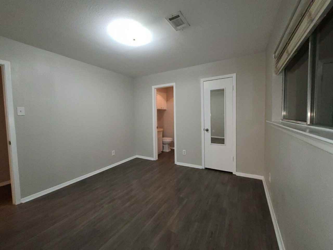 2410 Woodoak Ct - Photo 7 of 10