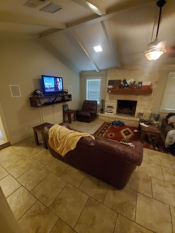 1306 Austin Ave - Photo 4 of 32