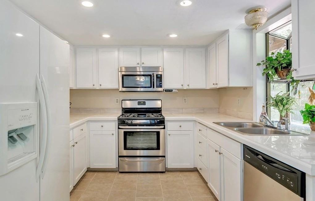 8408 Sw Tygh Loop - Photo 2 of 15