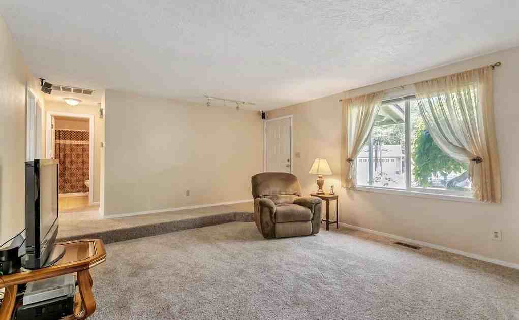 8408 Sw Tygh Loop - Photo 5 of 15