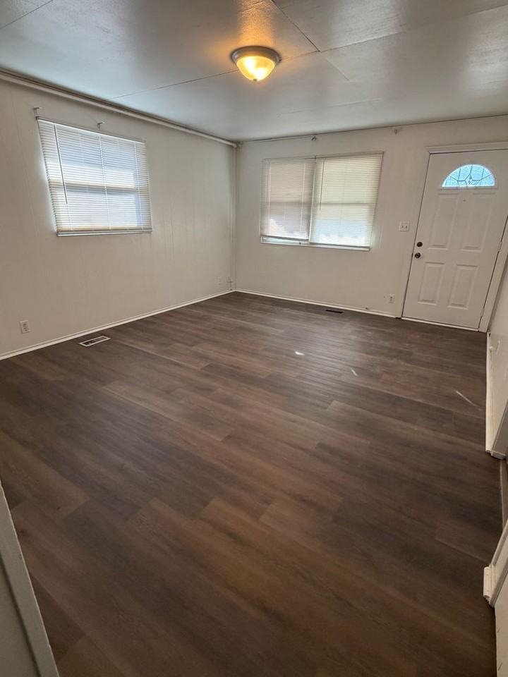 1449 Steiner Ave - Photo 2 of 13