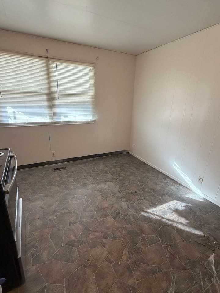 1449 Steiner Ave - Photo 7 of 13