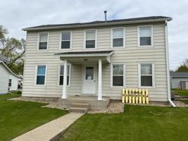 featured image of 215 E 5th St