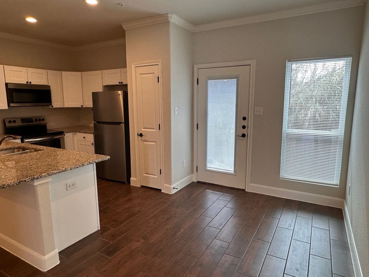 6306 Melanzane Ave - Photo 5 of 21