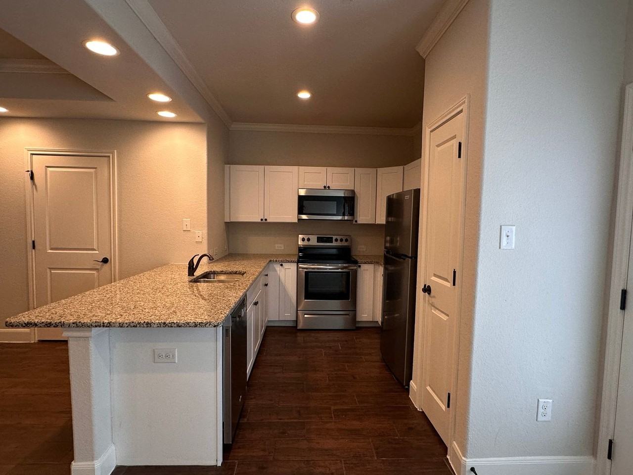 6306 Melanzane Ave - Photo 7 of 21