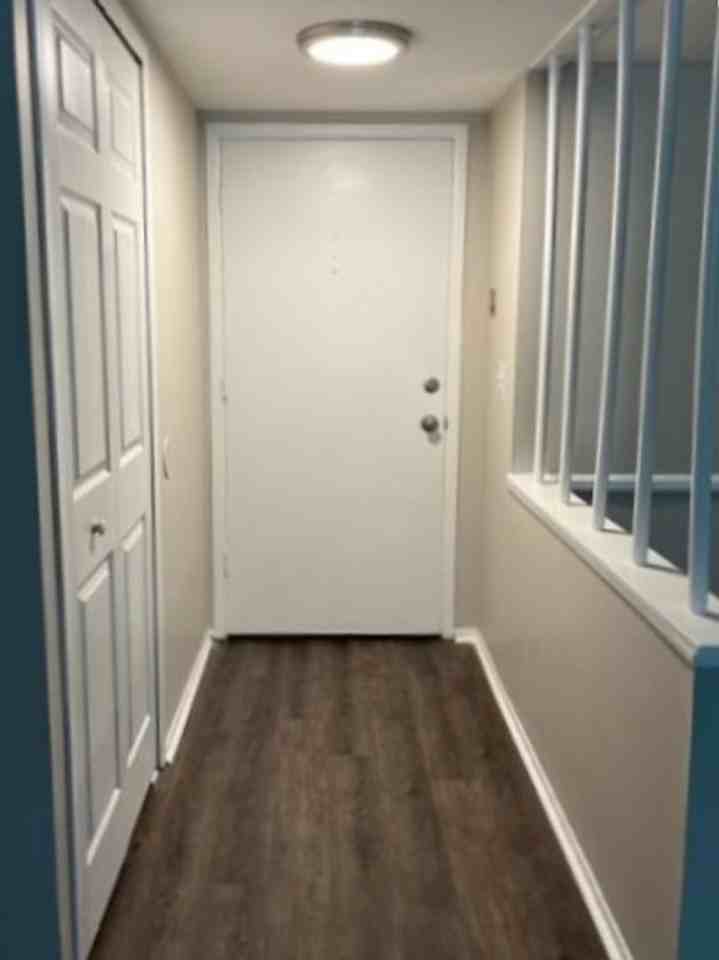 841 Ludlow Ave - Photo 2 of 25