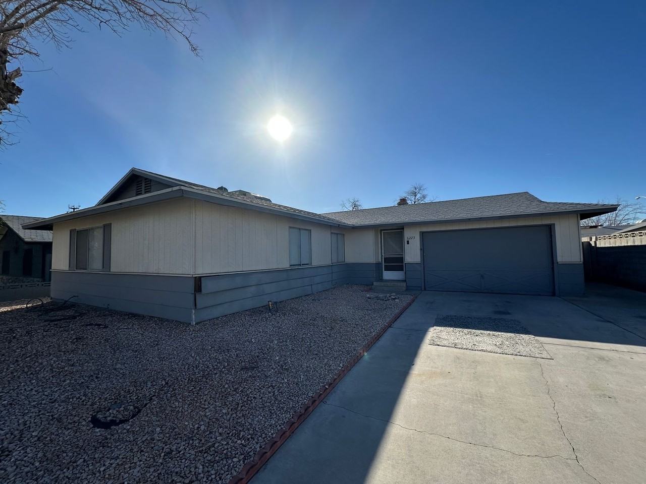 6223 Craigmont Ave - Photo 2 of 16