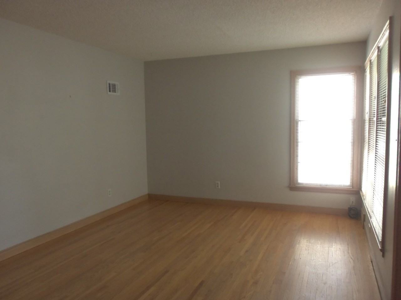 311 16th Ave Sw - Photo 5 of 18