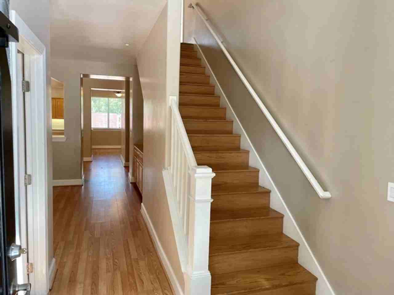 328 Leroy Ct - Photo 3 of 28