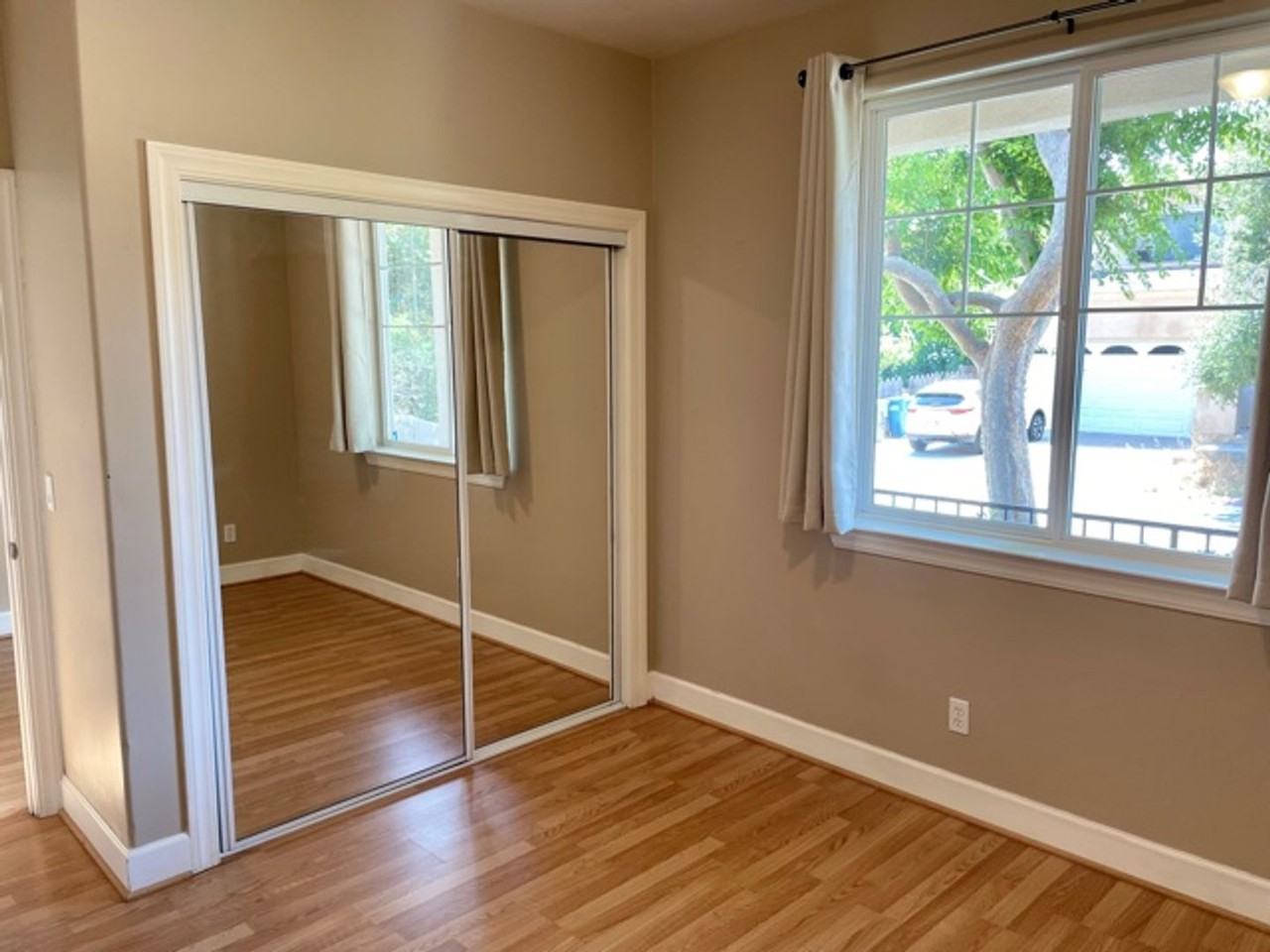 328 Leroy Ct - Photo 4 of 28