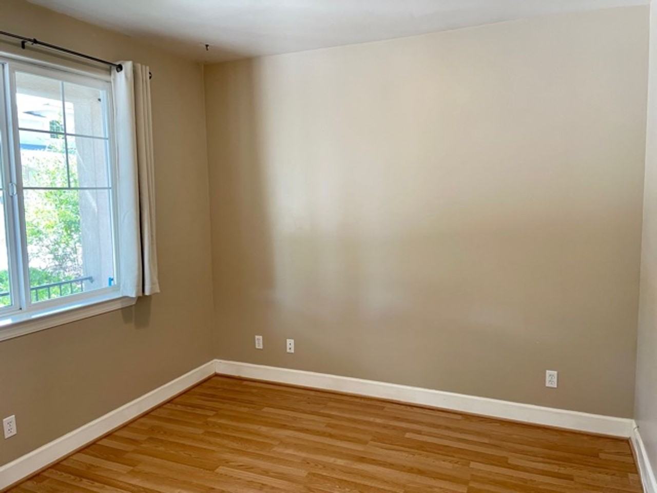 328 Leroy Ct - Photo 5 of 28