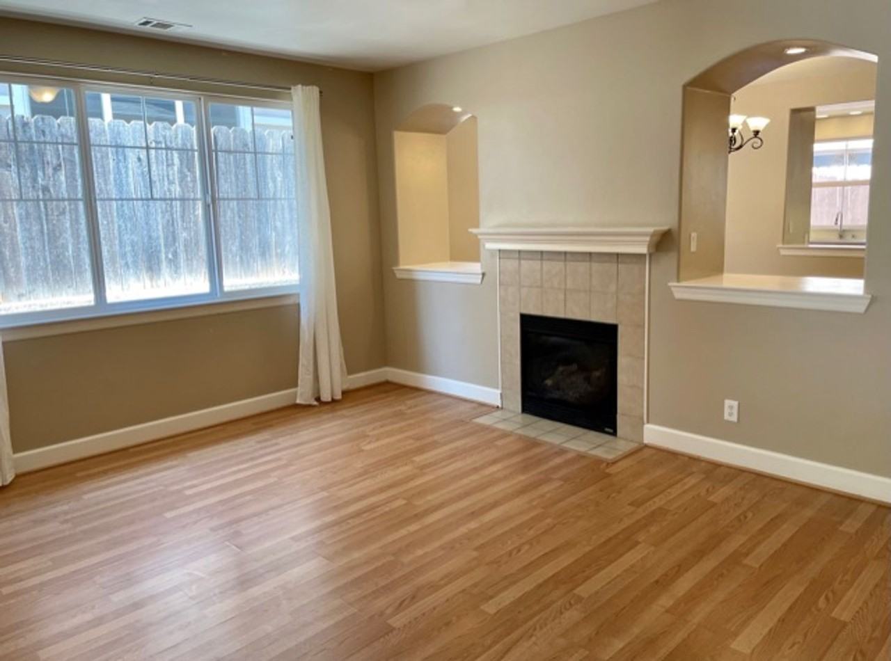 328 Leroy Ct - Photo 6 of 28