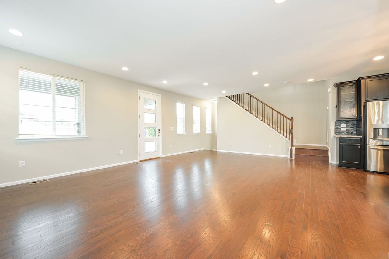 7255 S Millbrook Ct - Photo 3 of 21