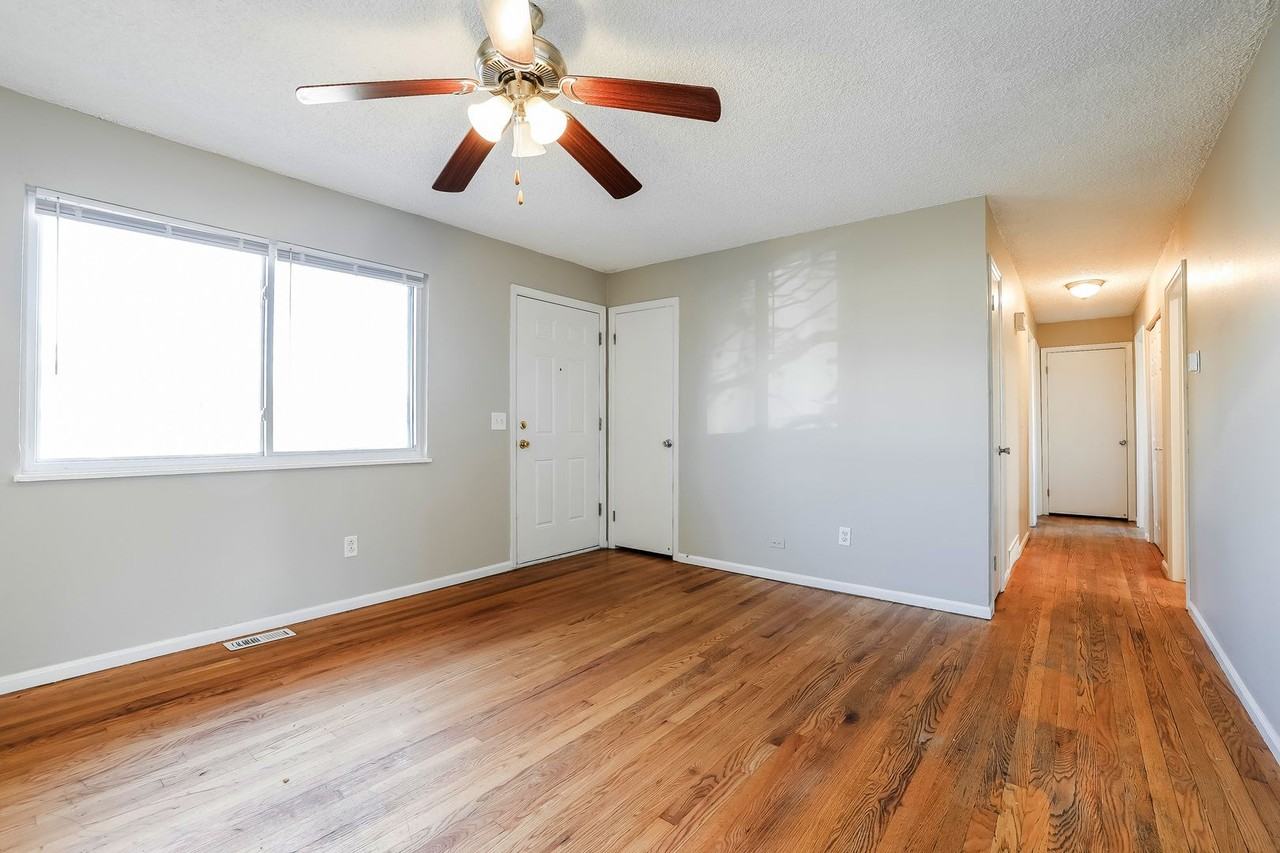 730 S Oakland St - Photo 4 of 38