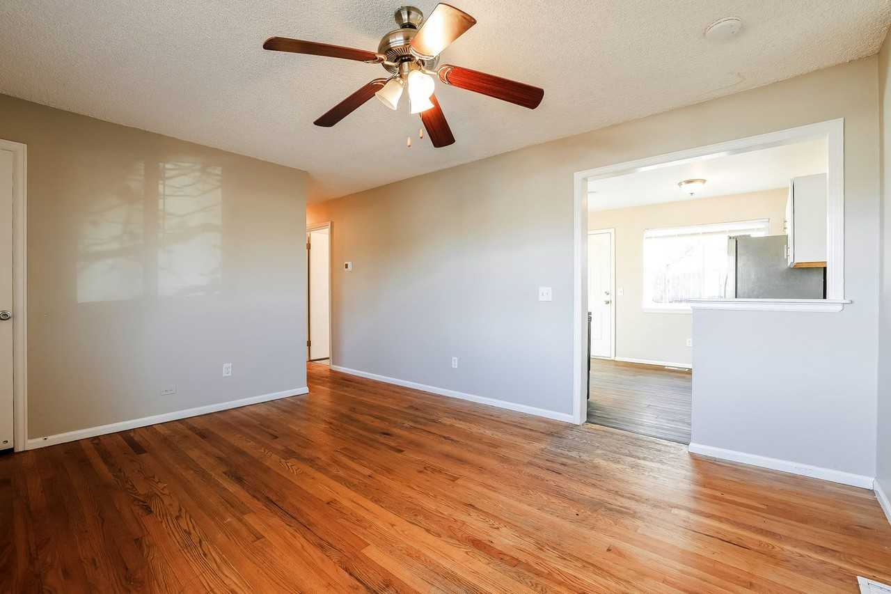 730 S Oakland St - Photo 5 of 38