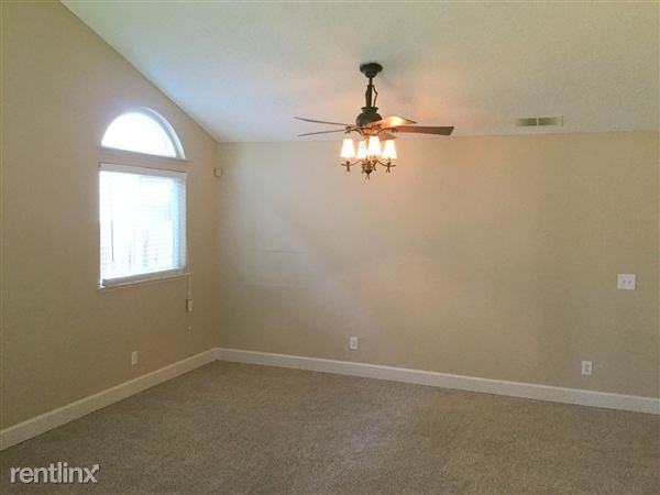 3191 Cloudview Dr - Photo 2 of 7