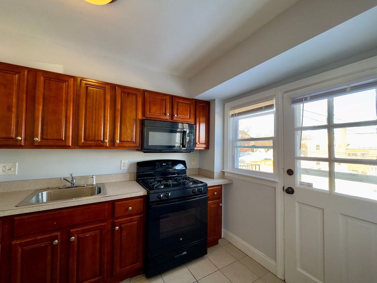 902 Andover Rd - Photo 7 of 23