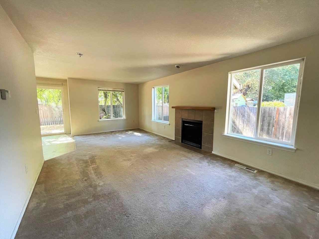 3329 Sw Nyssen St - Photo 2 of 17