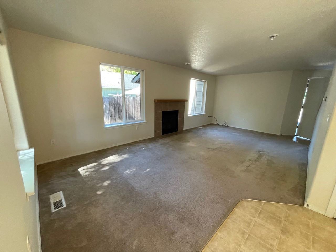 3329 Sw Nyssen St - Photo 3 of 17