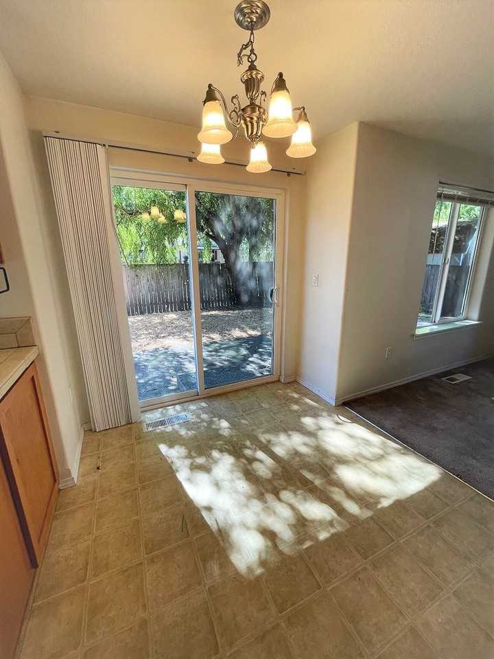 3329 Sw Nyssen St - Photo 5 of 17