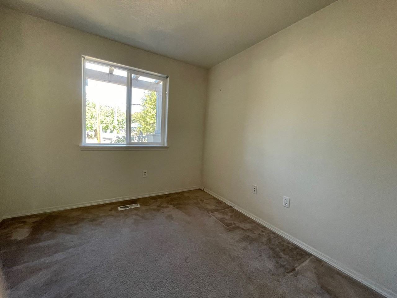 3329 Sw Nyssen St - Photo 6 of 17