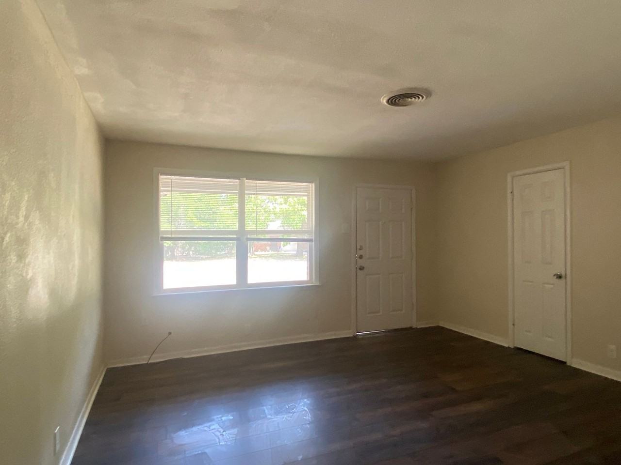 1806 S 19th St - Photo 2 of 17