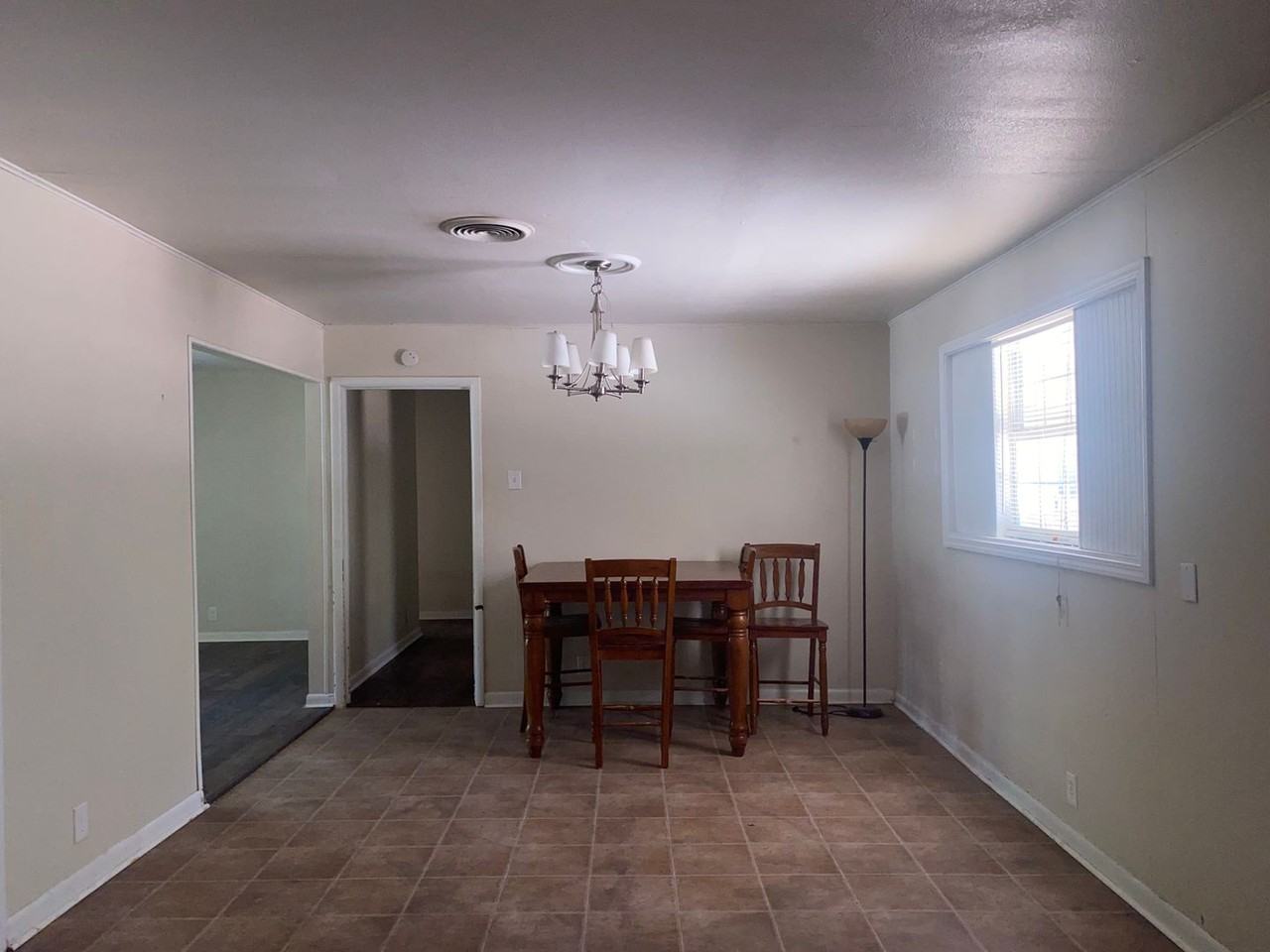 1806 S 19th St - Photo 5 of 17