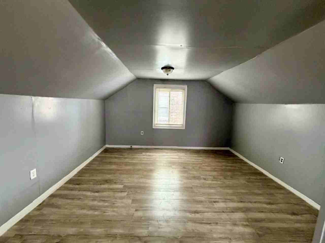 8430 Plainview Ave - Photo 3 of 17