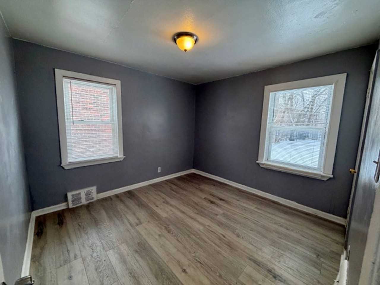 8430 Plainview Ave - Photo 5 of 17