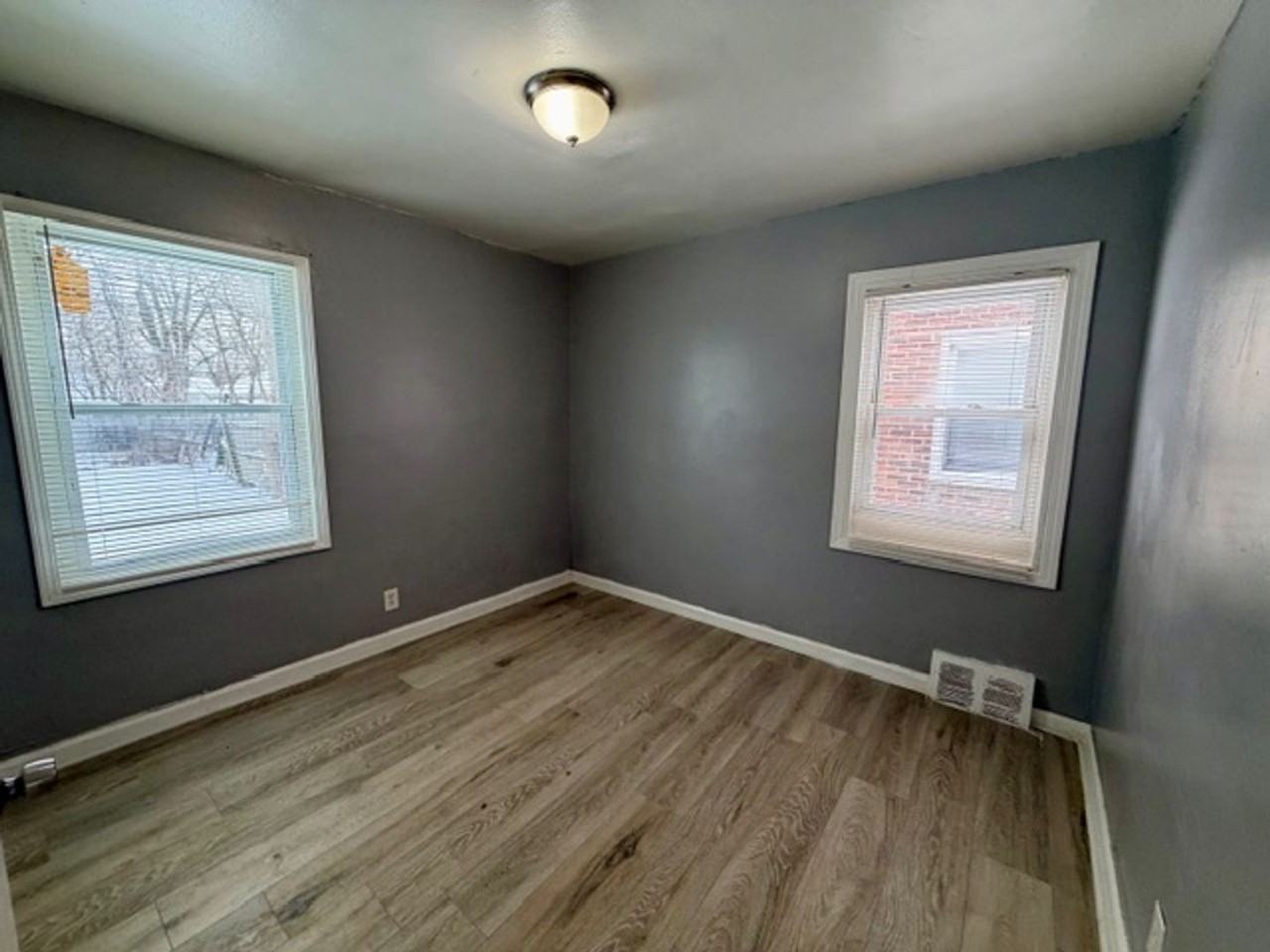 8430 Plainview Ave - Photo 7 of 17