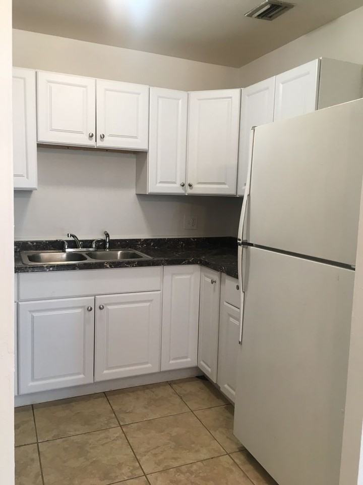 5832 S 38th St - Photo 3 of 11