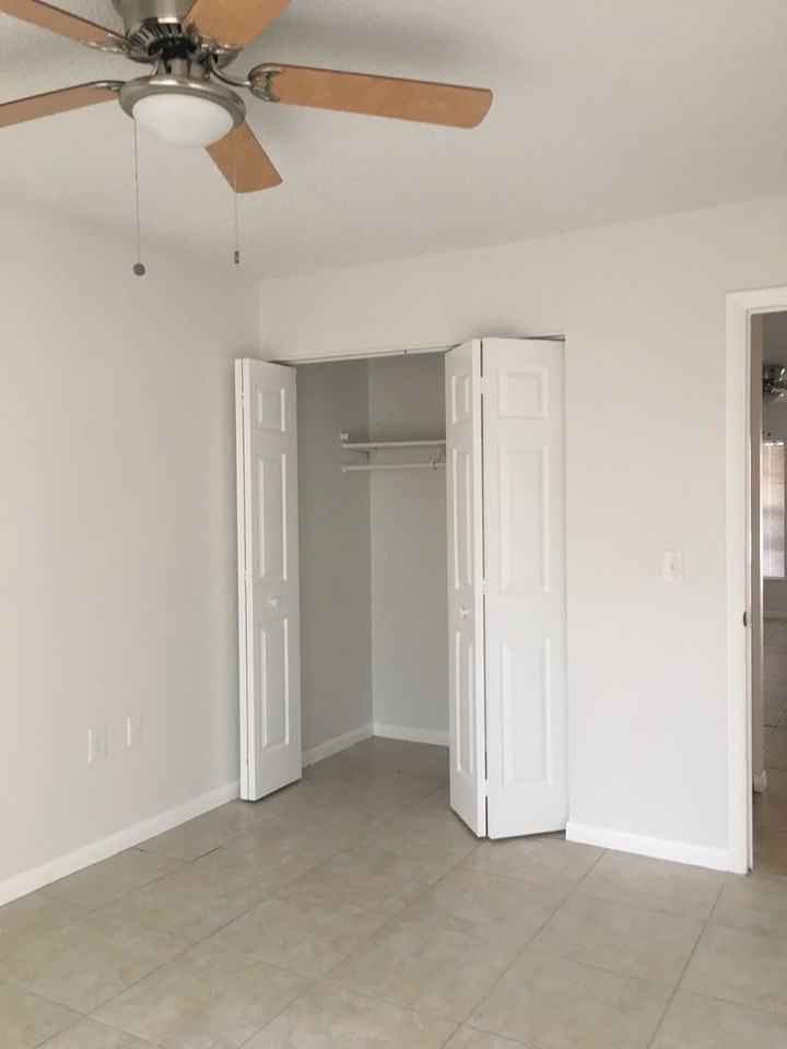 5832 S 38th St - Photo 7 of 11