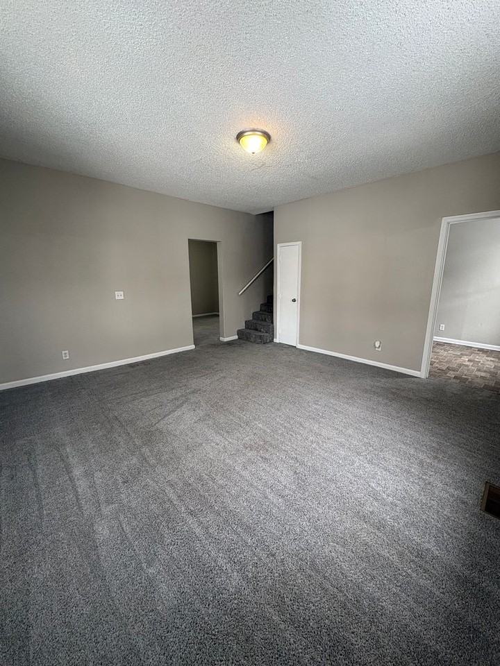 1326 S Ida St - Photo 4 of 16