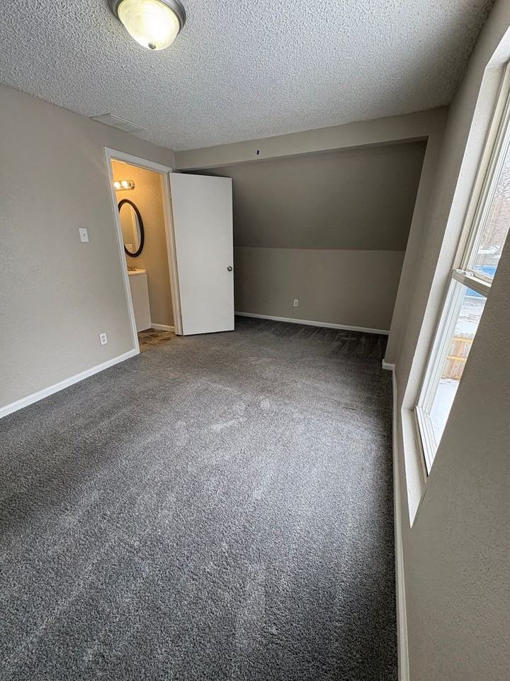 1326 S Ida St - Photo 7 of 16