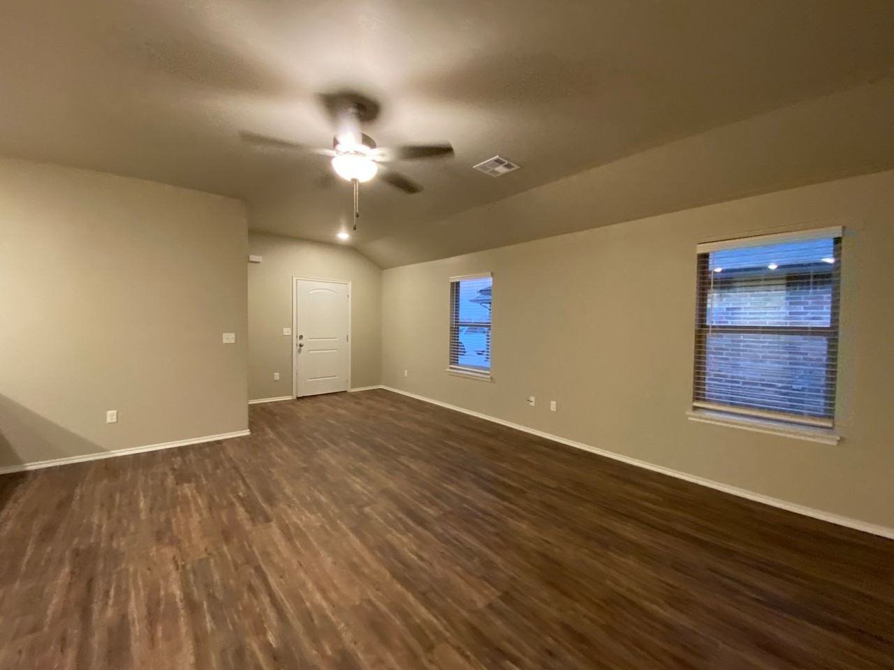 10908 Nw 119th St - Photo 4 of 22