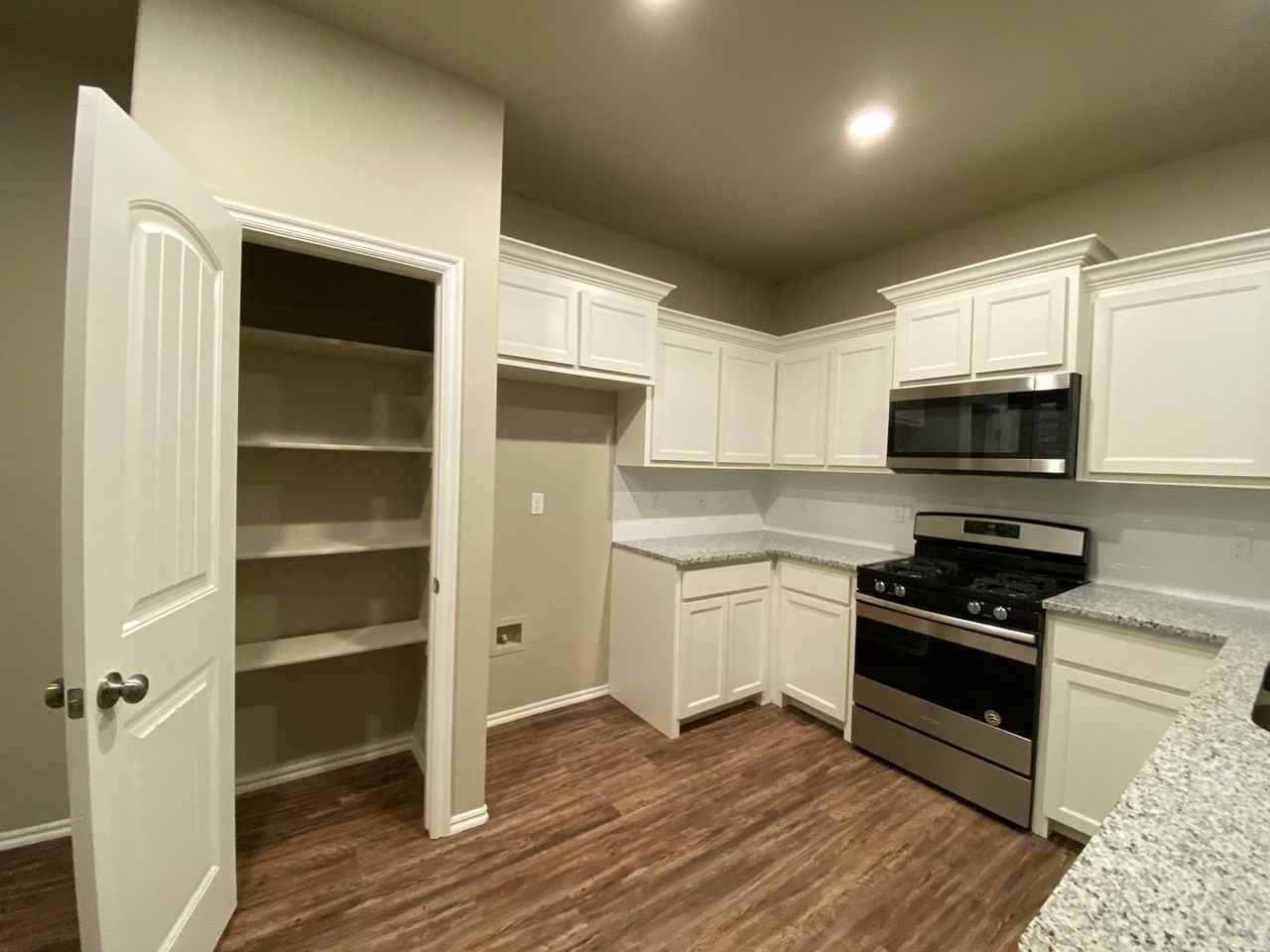 10908 Nw 119th St - Photo 7 of 22