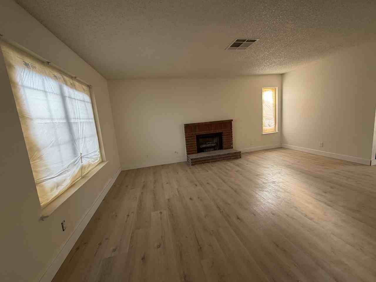 552 Prescott St - Photo 2 of 15