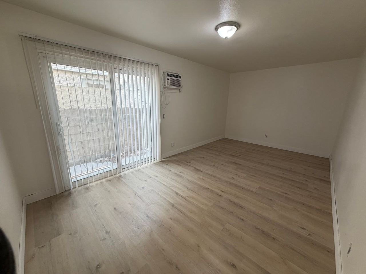 552 Prescott St - Photo 5 of 15