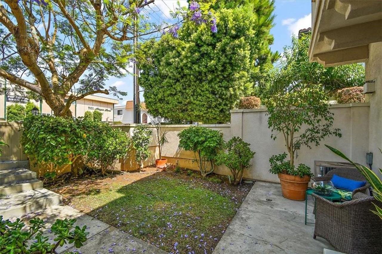 630 Meyer Ln #D - Photo 4 of 35