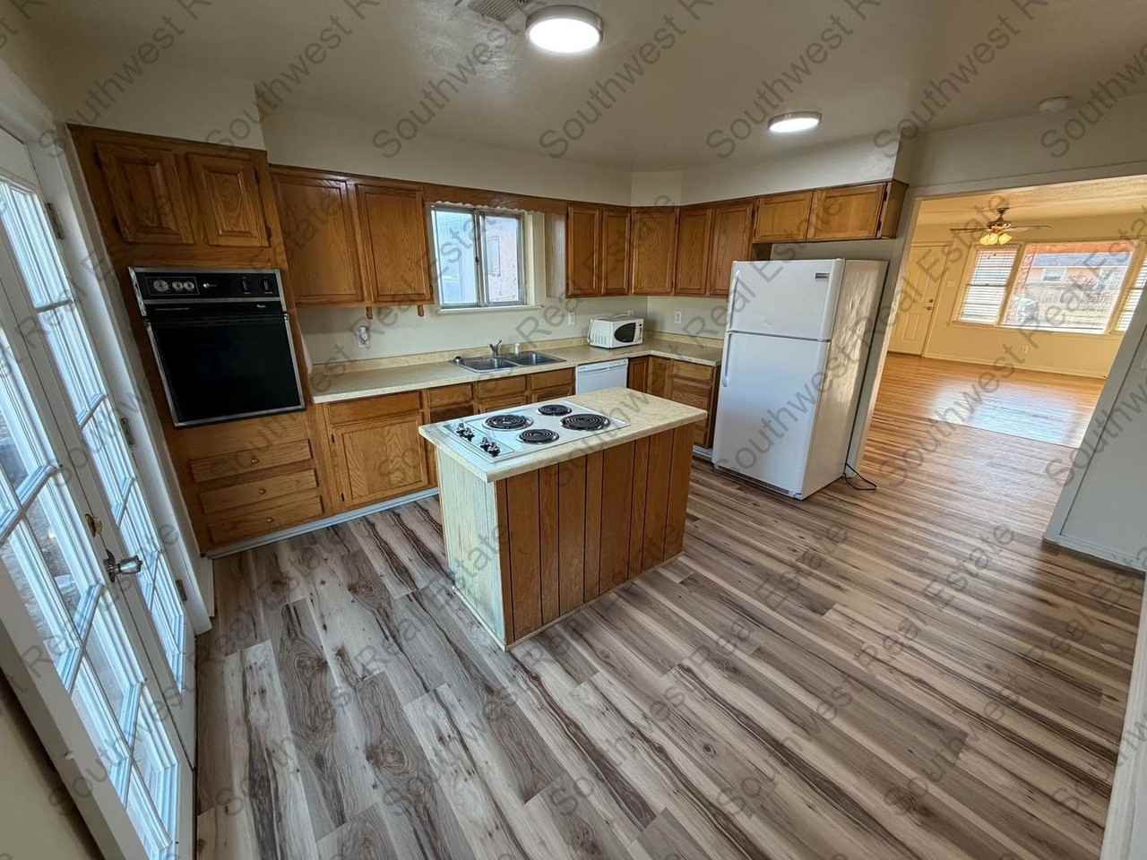 3005 Sheldon St - Photo 2 of 12