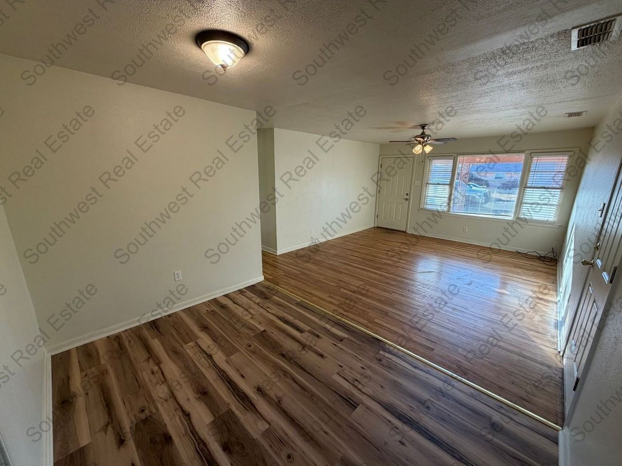 3005 Sheldon St - Photo 3 of 12