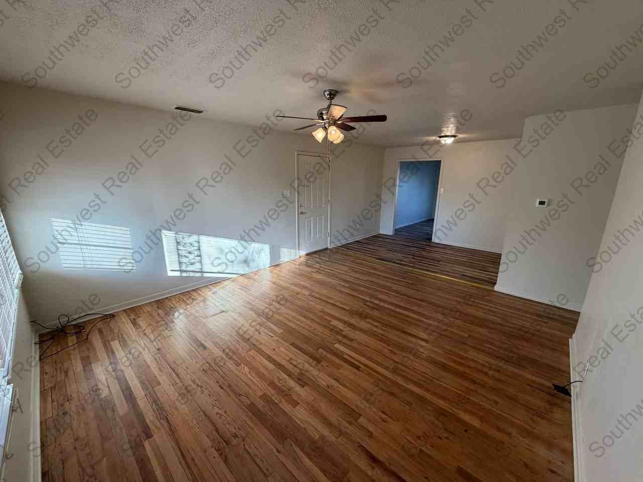 3005 Sheldon St - Photo 4 of 12