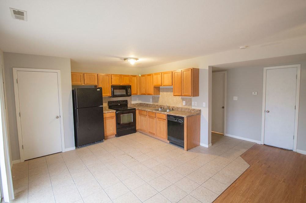 5213 Silver Mill Dr - Photo 4 of 15